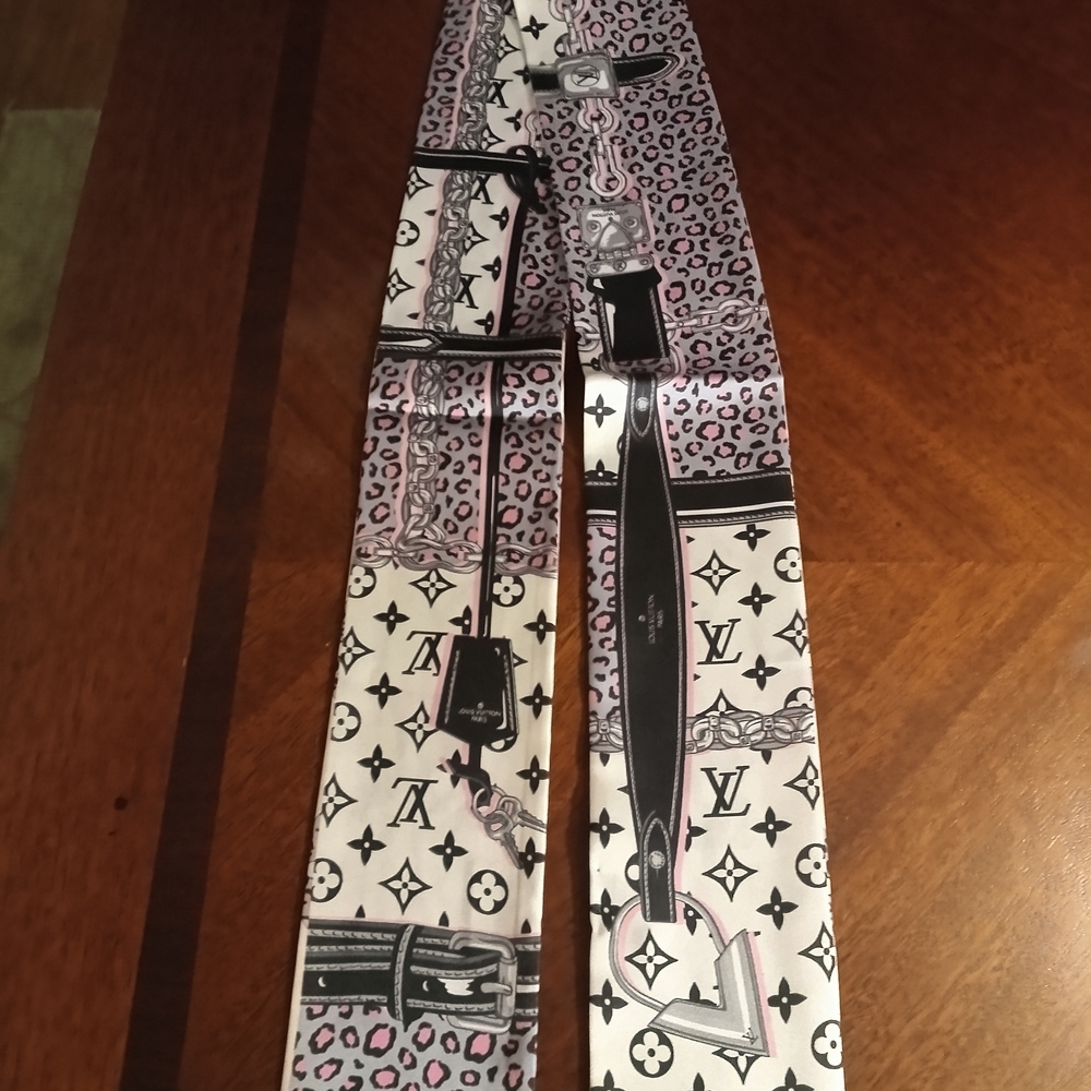 Louis Vuitton Pink and Black Monogram Silk Scarf - Picture 2 of 12